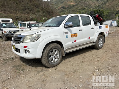 Toyota Hilux 4x4 Crew Cab Pickup