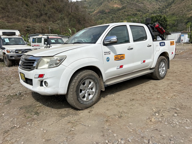 2015 Toyota Hilux 4x4 Crew Cab Pickup