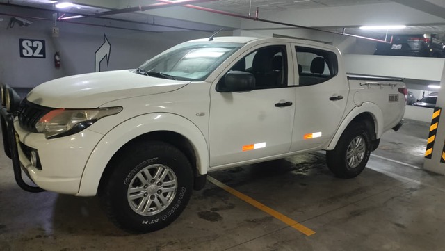 2016 Mitsubishi L200 4x4 Crew Cab Pickup