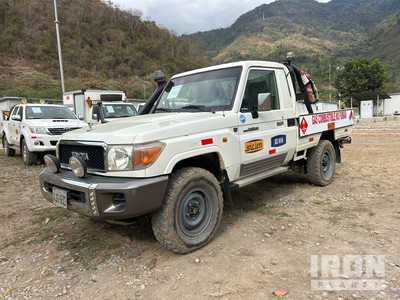 Toyota Land Cruiser HZI 79 4X4 平台トラック