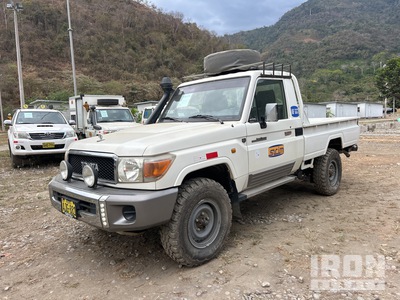 Toyota Land Cruiser HZI 79 4X4 平台トラック