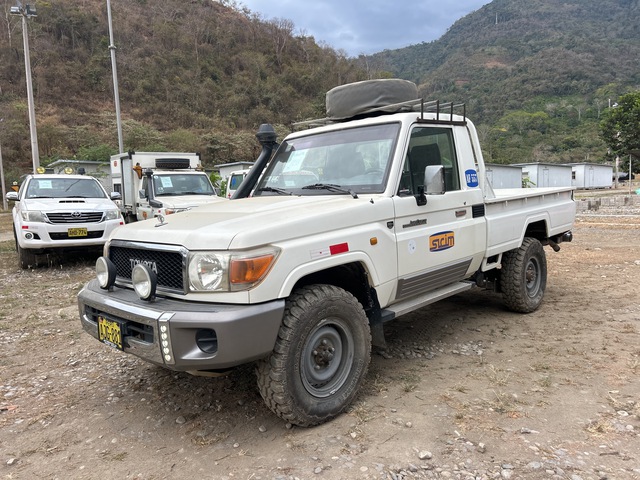 2015 Toyota Land Cruiser HZI 79 4X4 Flatbed Truck