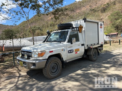 Toyota Land Cruiser HZI 79 4X4 Fuel and Lube Truck
