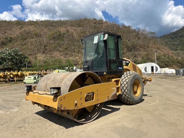 2011 Cat CS56 Smooth Drum Compactor