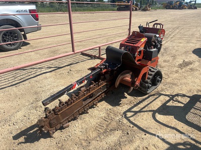 2012 Ditch Witch RT24 Tracked جرافة الحفر