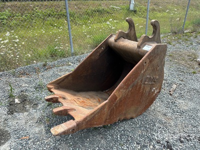 CWS 36 in Digging Excavator Bucket