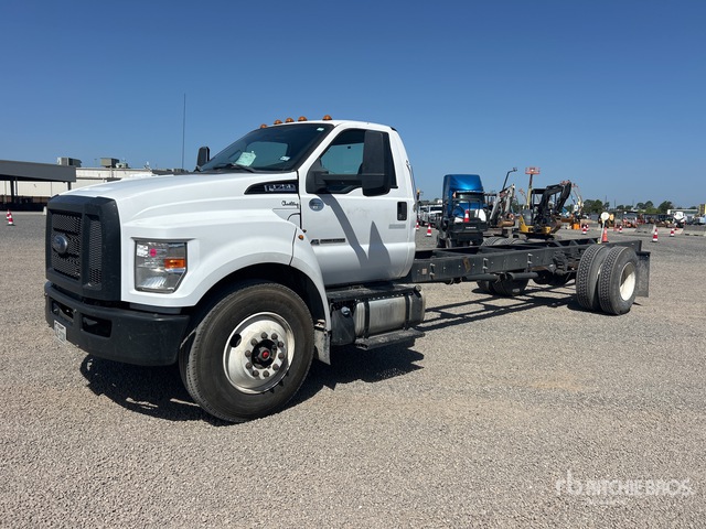 2022 Ford F-750 4x2 Cab and Chassis