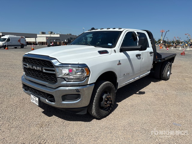 2022 Ram 3500 4x4 Crew Cab Flatbed Truck