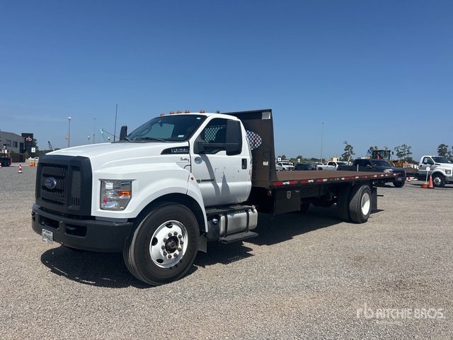 2021 Ford F-750 4x2 Flatbed Truck