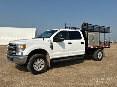 2021 Ford F-350 XLT 4x4 Crew Cab Flatbed Truck