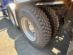 4 dessous de caisse - Camion with Pneus de traction avant gauche