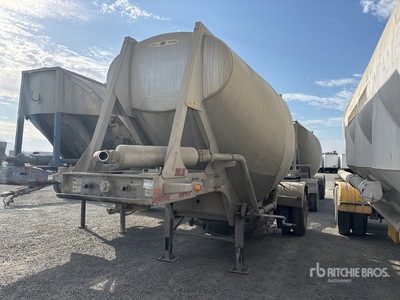 2020 J & L Pneumatic Bulk Trailer