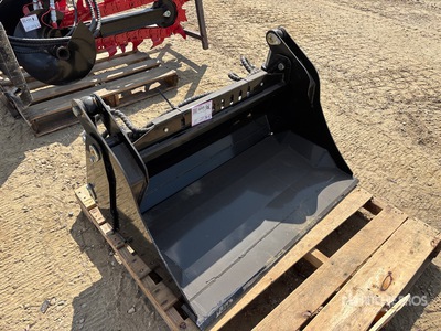 2026 GIYI GY-XKH39 39 in Multi-Purpose Mini Skid Steer Bucket (Unused)