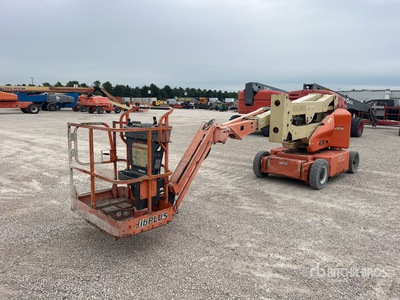 2010 JLG E400AJPN 2WD Electric رافعة بذراع