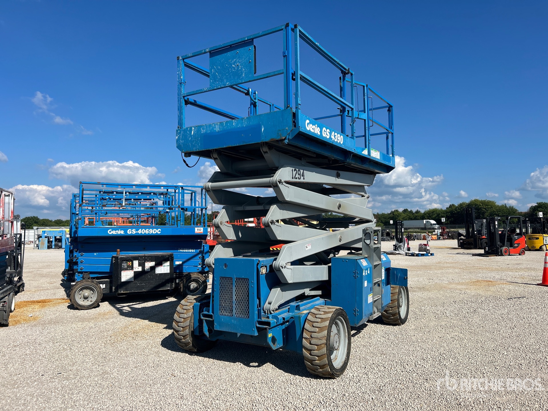 2007 Genie GS-4390 4x4 Gasoline Scissor Lift