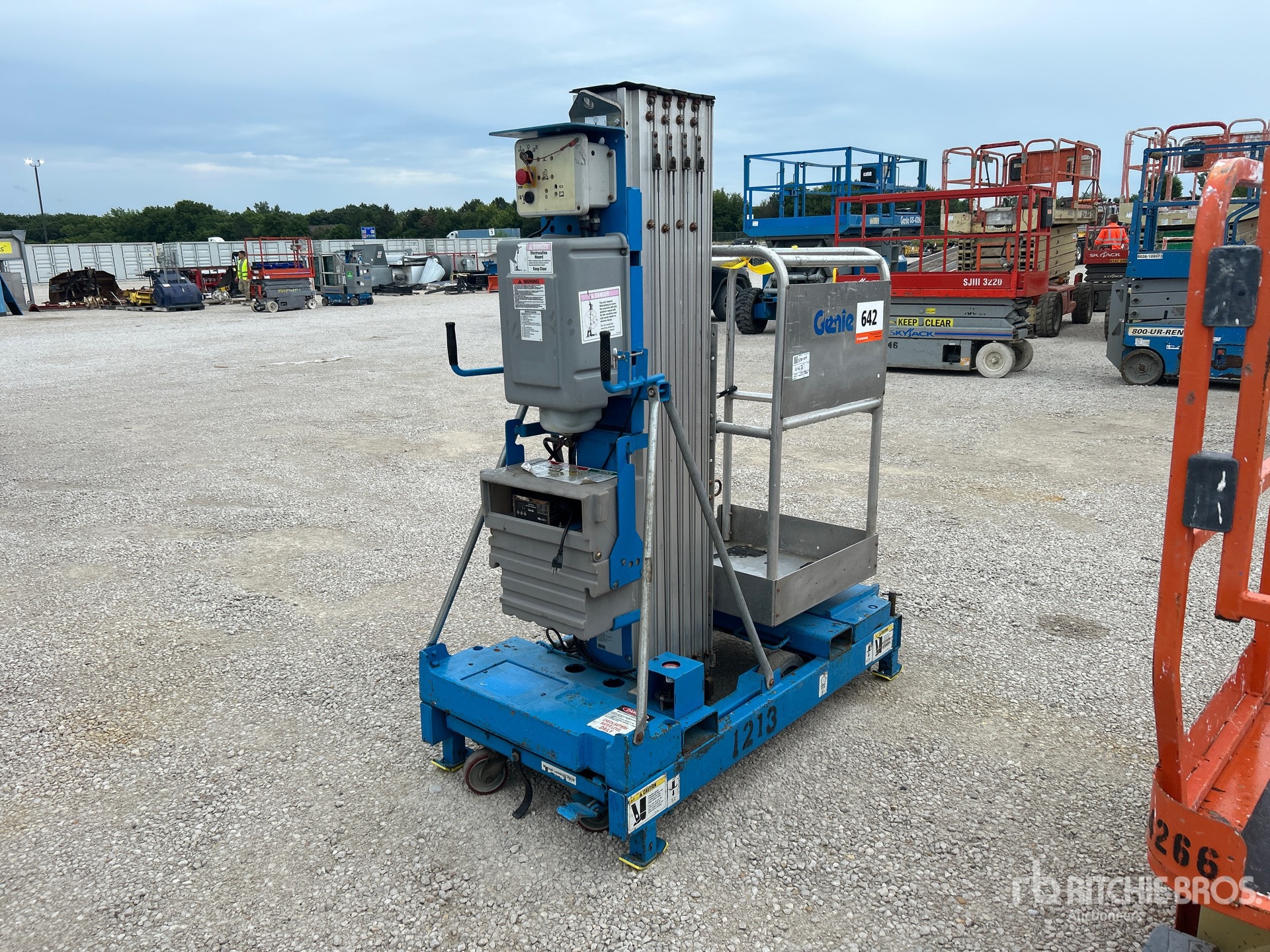 2005 Genie IWP-25 Vertical Mast Lift