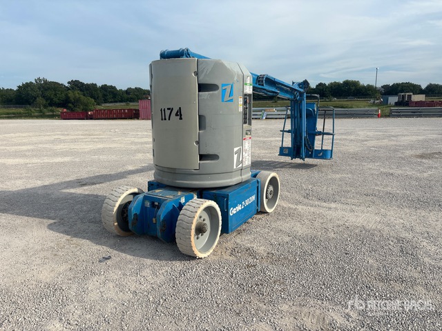 1998 Genie Z-30/N 2WD Electric Articulating Boom Lift