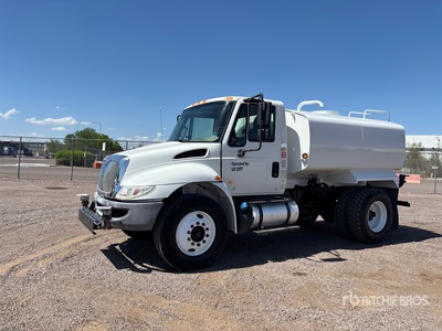 2019 International DuraStar 4300 2000 gal 4x2 Camion cisterna de agua