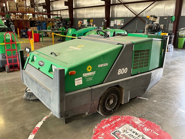 2019 Tennant 800LPG Ride-On Floor Sweeper 2019 Tennant 800LPG Ride-On Floor Sweeper