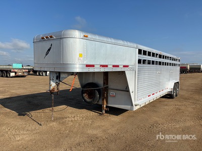 2007 Featherlite 8127 24 ft T/A Livestock Trailer