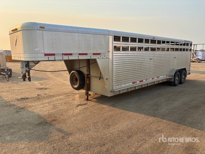 2007 Featherlite 8127 24 ft T/A Livestock Trailer
