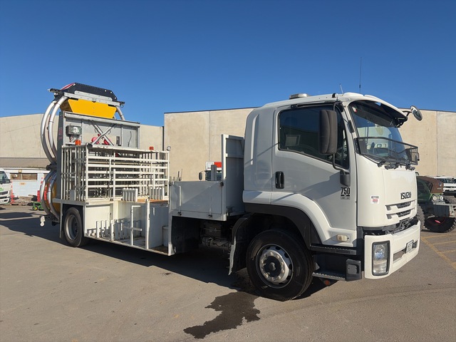 2017 Isuzu FTR750 4x2 Traffic Control Truck