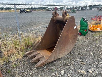 32 in Digging Excavator Bucket