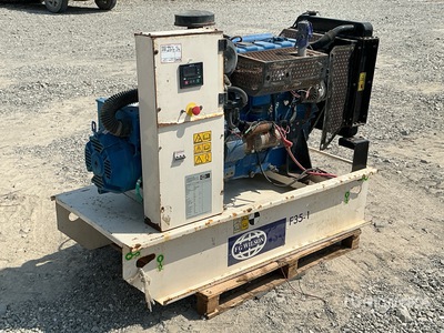 2017 FG Wilson F35-1 35 kVA Skid-Mounted Generador