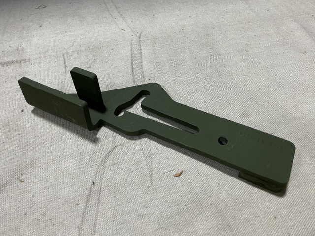 (23) Oshkosh 4033116 Lock-Release Levers