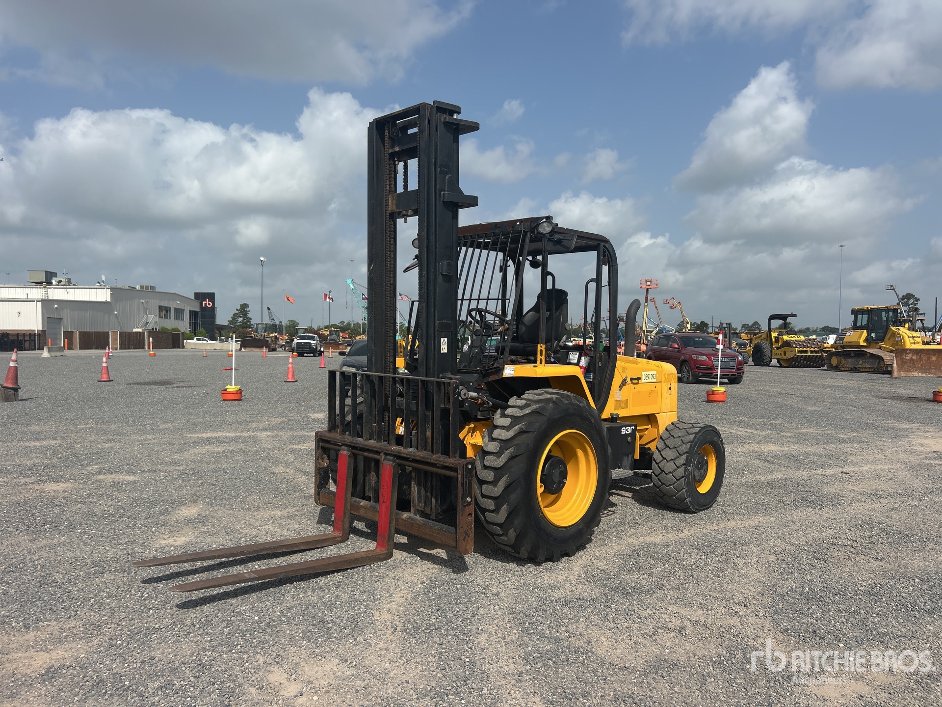 JCB 930-4 T4 6000 lb 4x4 Rough Terrain Forklift