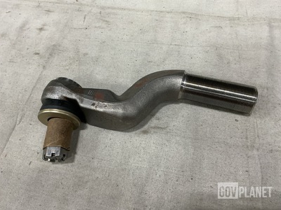 (16) Navistar R230567 Right Tire Rod Ends