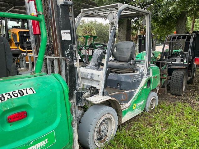 2019 Toyota 8FGU30 5620 lb Pneumatic Tire Forklift