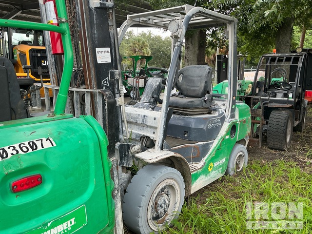 2019 Toyota 8FGU30 5620 lb Pneumatic Tire Forklift