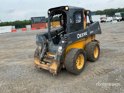 2016 John Deere 324E Chargeuse à direction à glissement