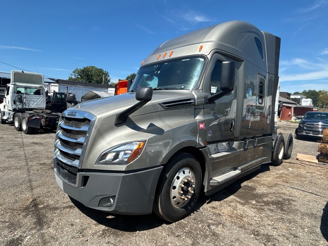 2020 Freightliner Cascadia 126 6x4 T/A Sleeper Truck Tractor 2020 Freightliner Cascadia 126 6x4 T/A Sleeper Truck Tractor