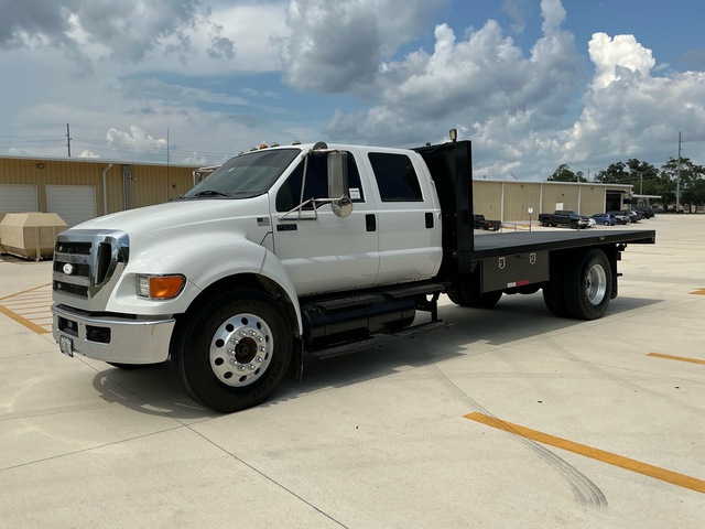 2013 Ford F-650 XLT 4x2 Crew Cab Flatbed Truck