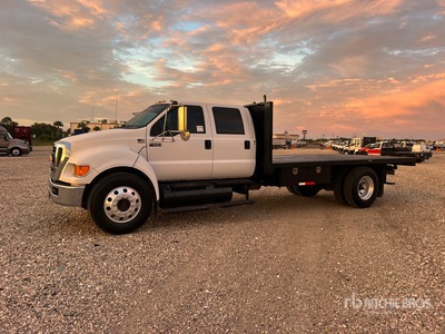 2013 Ford F-650 XLT 4x2 Crew Cab Flatbed Truck