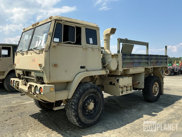 1995 Stewart & Stevenson M1078A1 LMTV 4x4 Cargo Truck