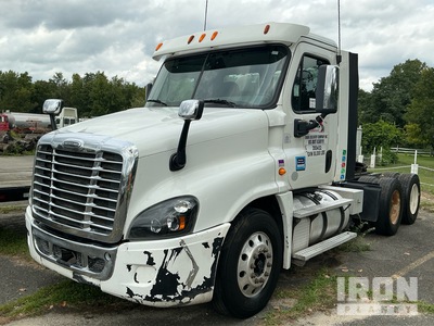 2014 Freightliner Cascadia 125 6x4 T/A Day Cab Truck Tractor