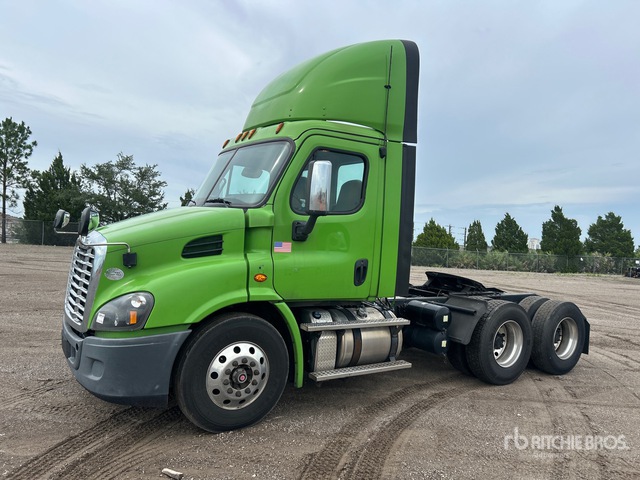 2019 Freightliner Cascadia 113 6x4 T/A Day Cab Truck Tractor