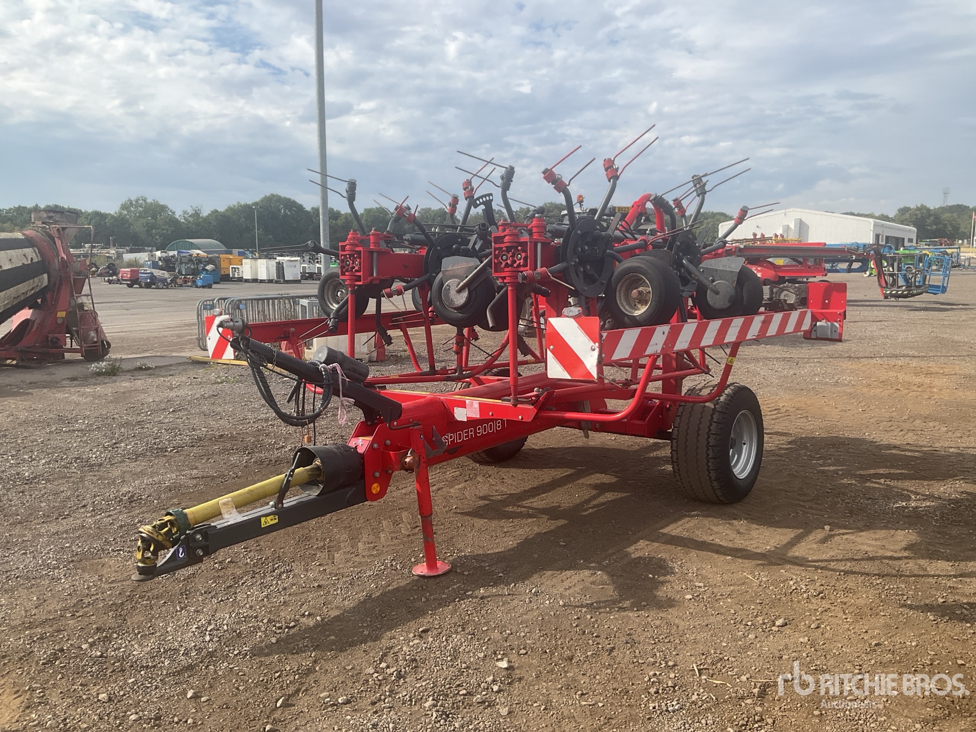 SIP Spider 900/8T 9 m Semi-Mount 8 Rotor Hay Tedder