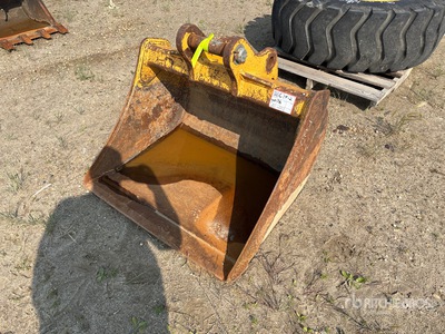 John Deere 36 in Cleanup Backhoe Rear Bucket