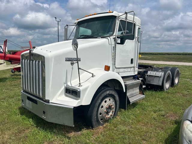 2006 Kenworth T800 6x4 T/A Day Cab Truck Tractor (Inoperable)