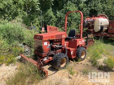 2004 Ditch Witch 3700DD 4x4 Scavatrincea (Inoperable)