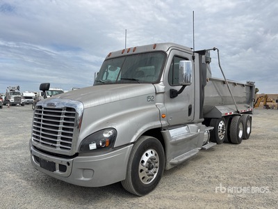 2016 Freigthliner Cascadia 125 8x4 Tri/A Camión dumper