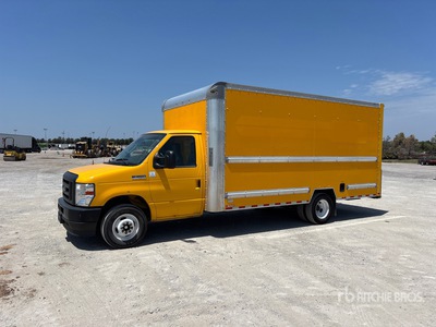 2022 Ford E350 4x2 Furgoneta caja cerrada