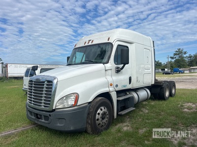 2017 Freightliner Cascadia 6x4 T/A Sleeper Truck Tractor
