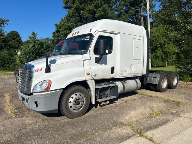 2018 Freightliner Cascadia 125 6x4 T/A Sleeper Truck Tractor (Inoperable)