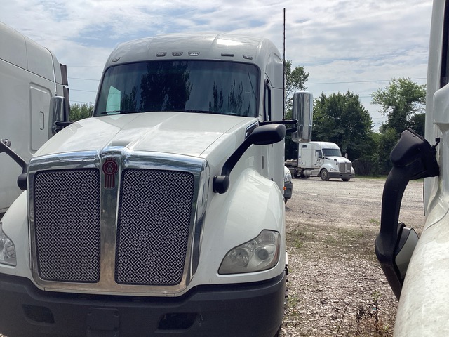 2020 Kenworth T680 6x4 T/A Sleeper Truck Tractor (Inoperable)