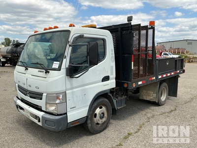 2012 Mitsubishi FE125 4x2 Camion à Plateau